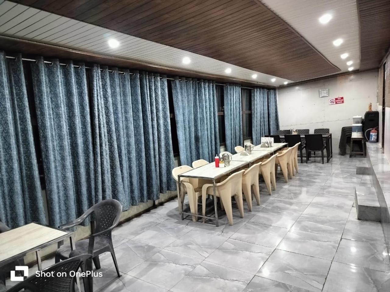 Silver Dew Resorts And Restaurant Dhanaulti Exterior foto