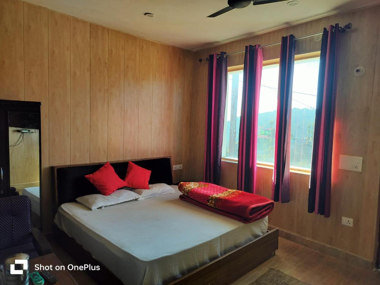 Silver Dew Resorts And Restaurant Dhanaulti Exterior foto